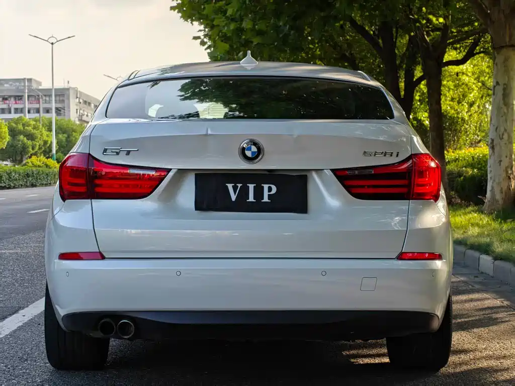 BMW 5 Series GT — миниатюра 9