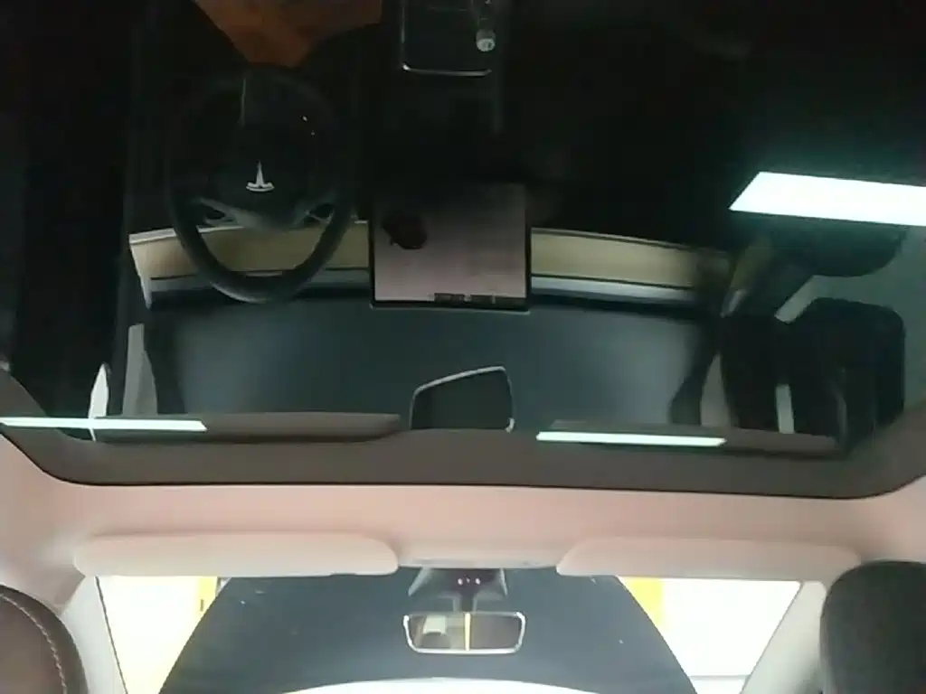 Tesla Model Y — миниатюра 18