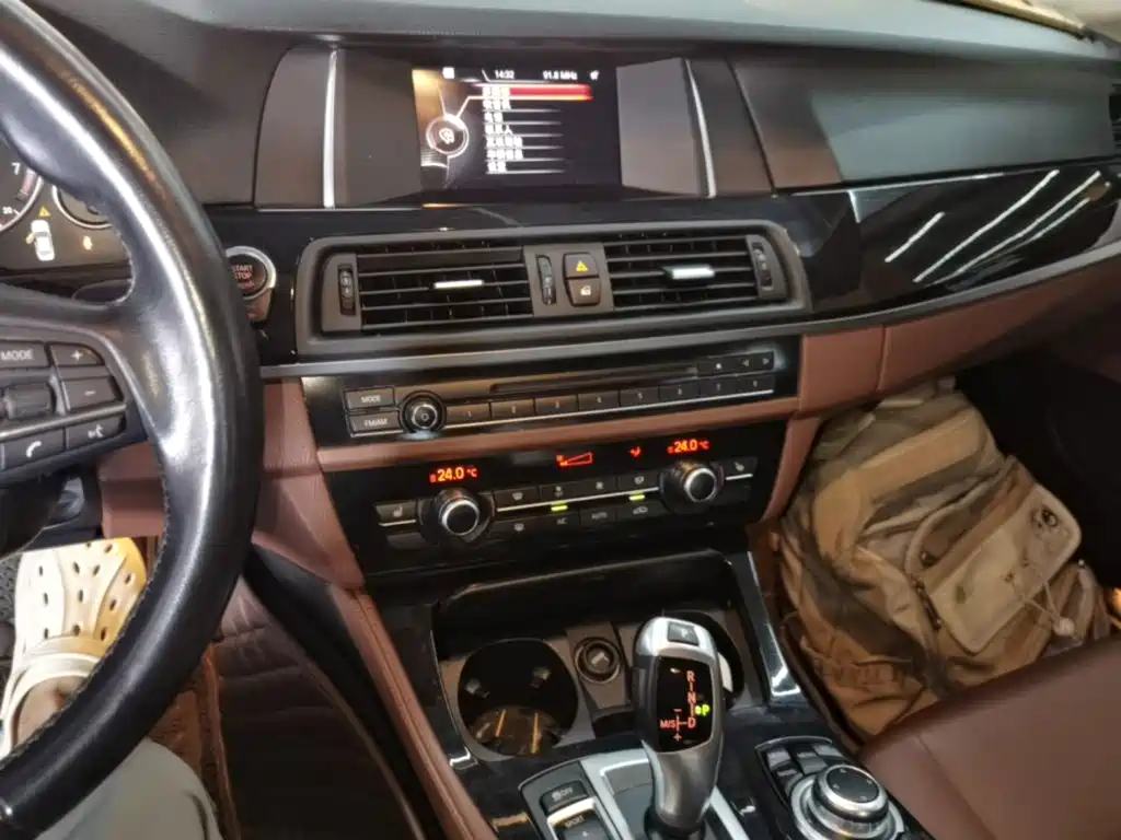 BMW 5 Series — миниатюра 13