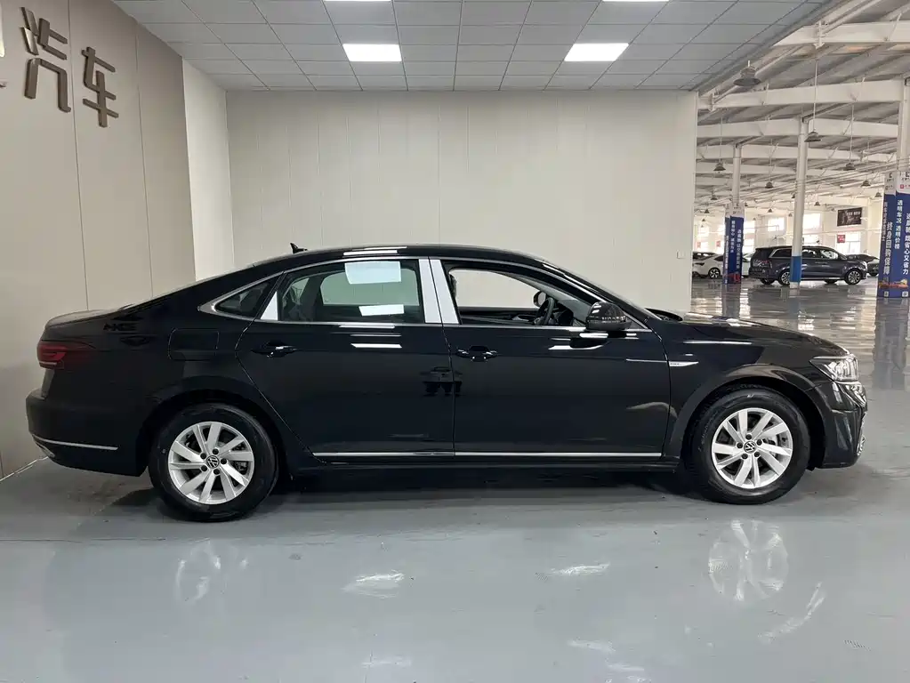 Volkswagen Passat PHEV — миниатюра 8