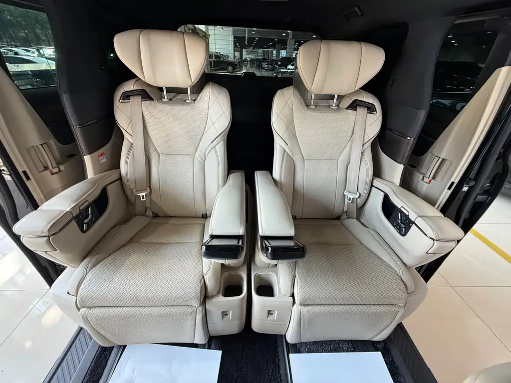 Toyota Alphard — миниатюра 16