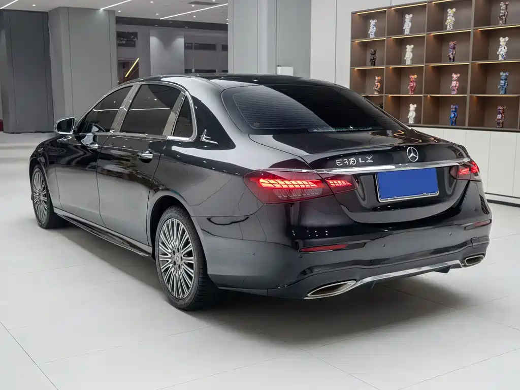 Mercedes-Benz E-Class — миниатюра 12