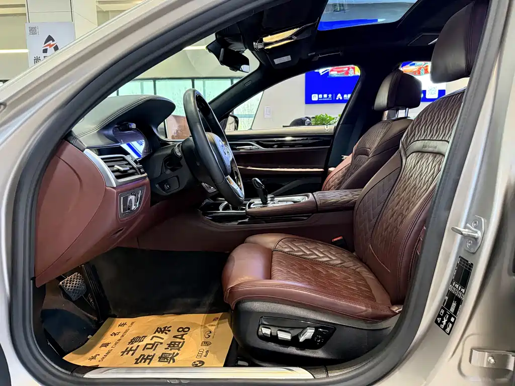 BMW 7 Series — миниатюра 6