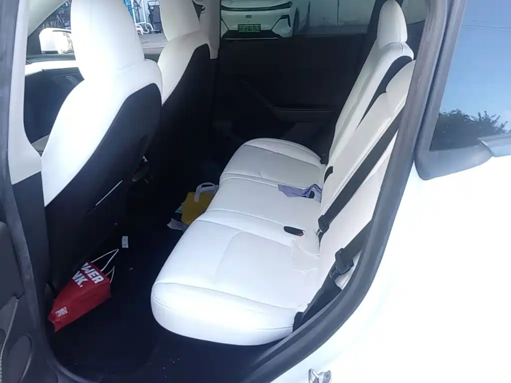 Tesla Model Y — миниатюра 17