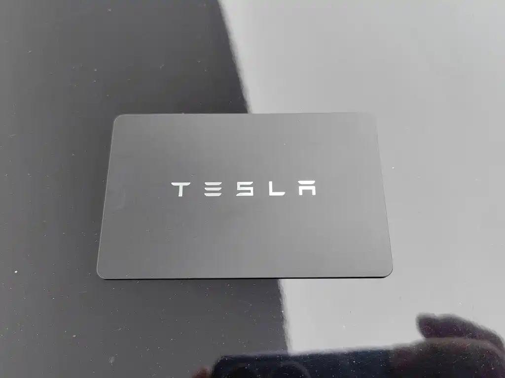 Tesla Model Y — миниатюра 19