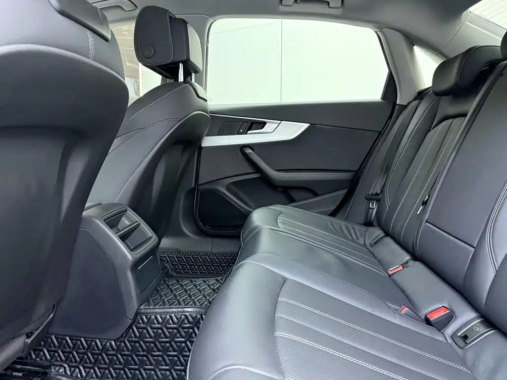 Audi A4L — миниатюра 10