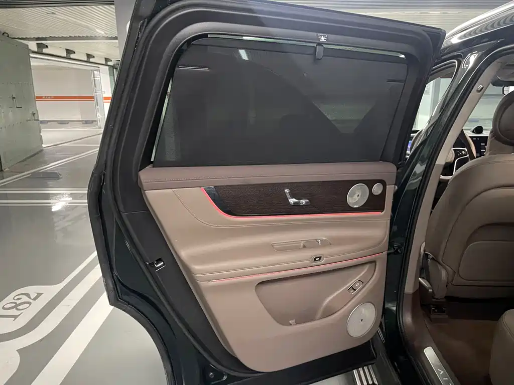 AITO ASK THE WORLD M9