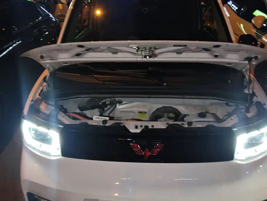 Wuling MINIEV — миниатюра 10