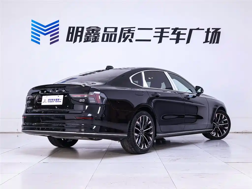Volvo S90 2026 B5 Luxury