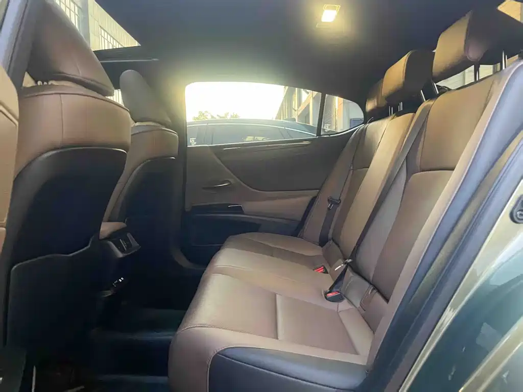 Lexus ES — миниатюра 5
