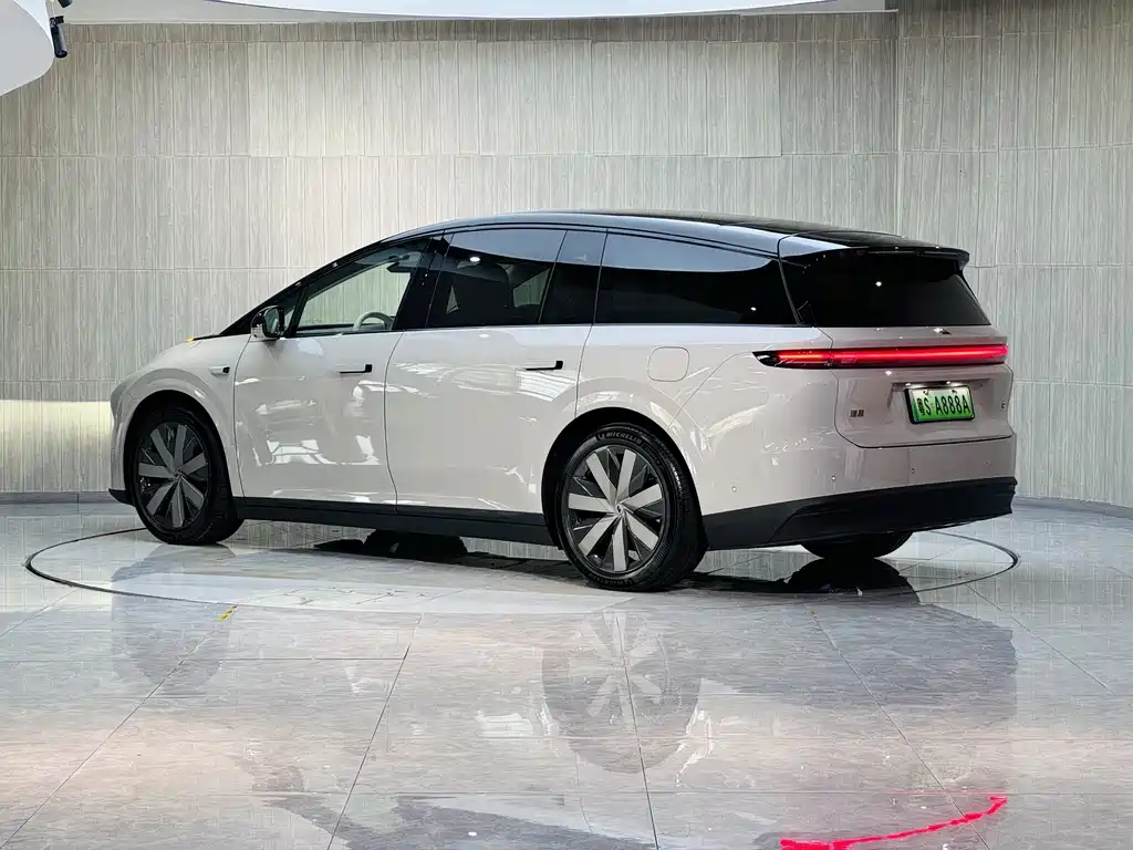 Li Auto i8 2025 Standard