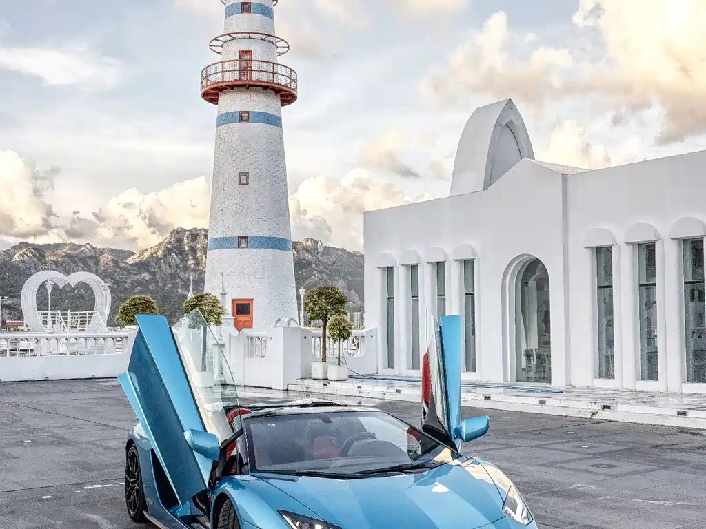 LAMBORGHINI AVENTADOR