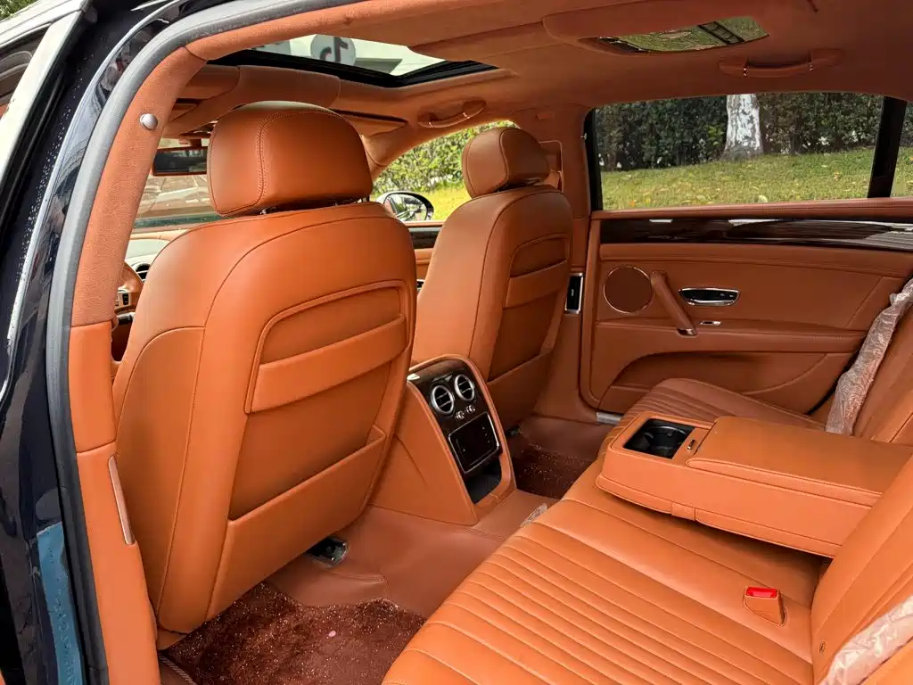 Bentley Flying Spur — миниатюра 11