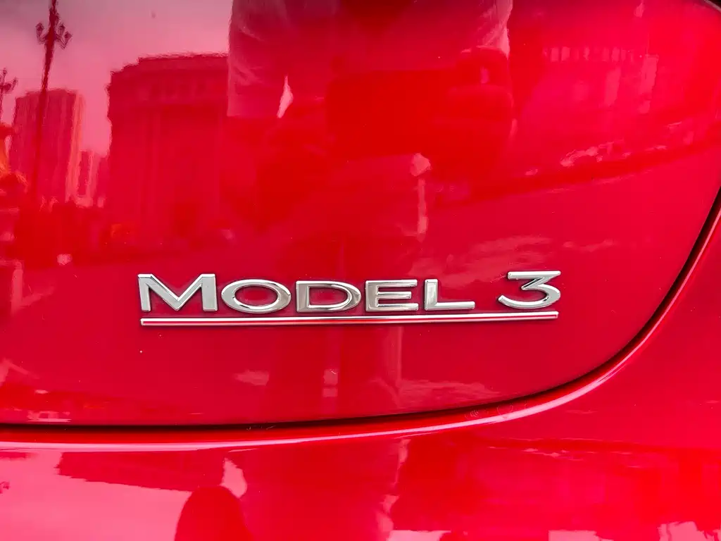 Tesla Model 3 — миниатюра 9