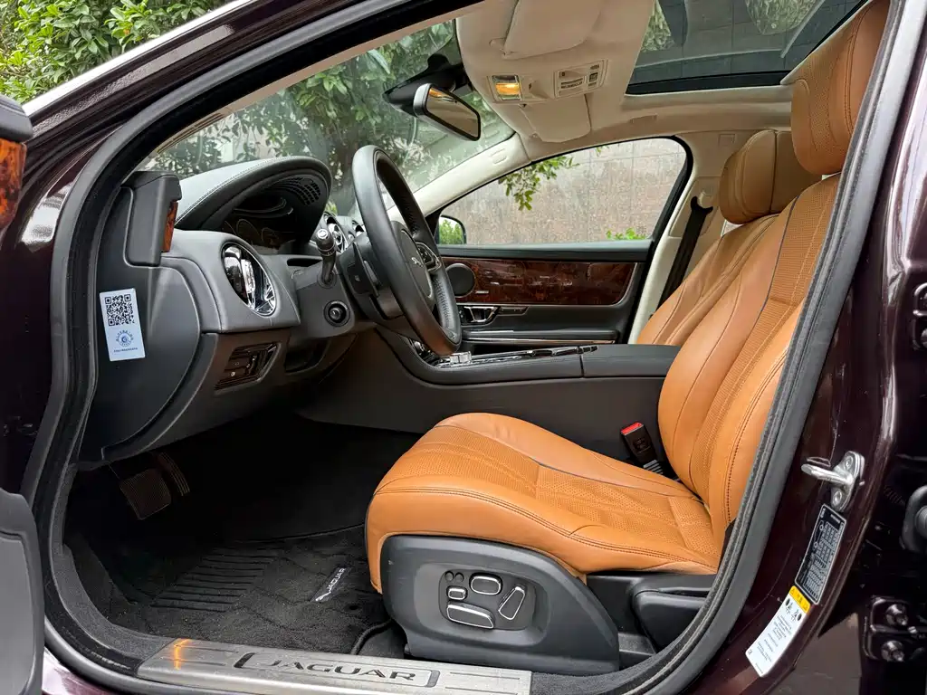 Jaguar XJ — миниатюра 4