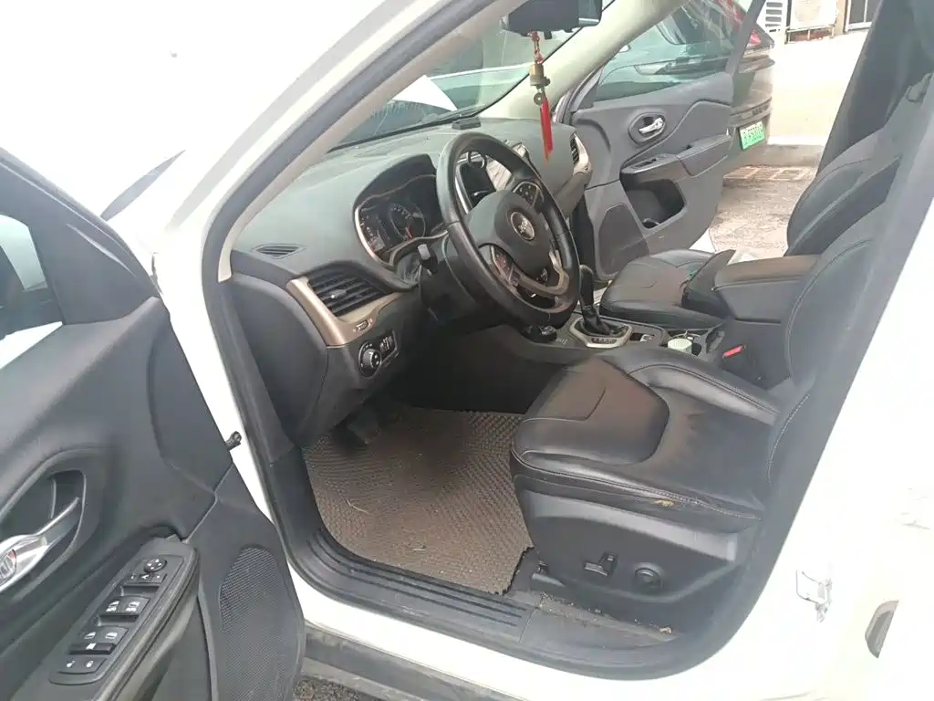 Jeep Cherokee — миниатюра 12