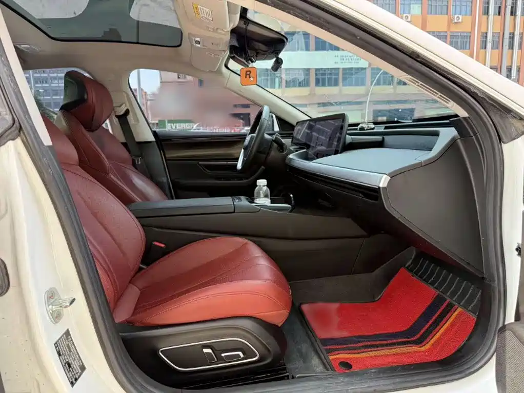 XPeng P7 — миниатюра 14
