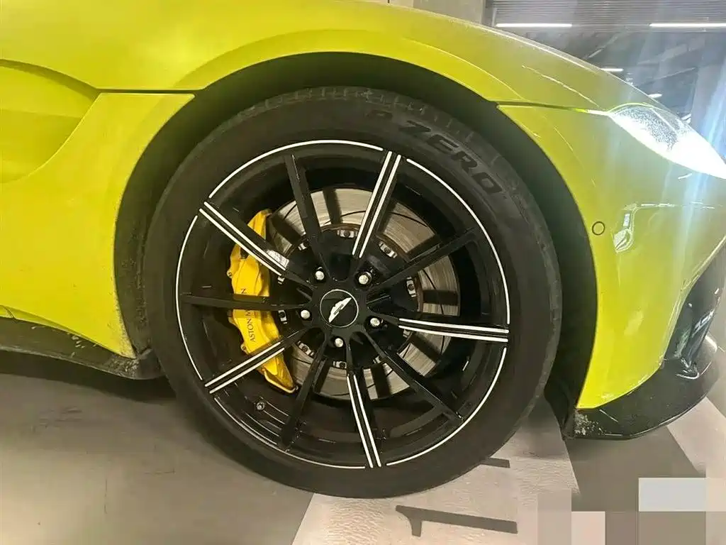 Aston Martin V8 Vantage 2018 4.0T V8 Coupe