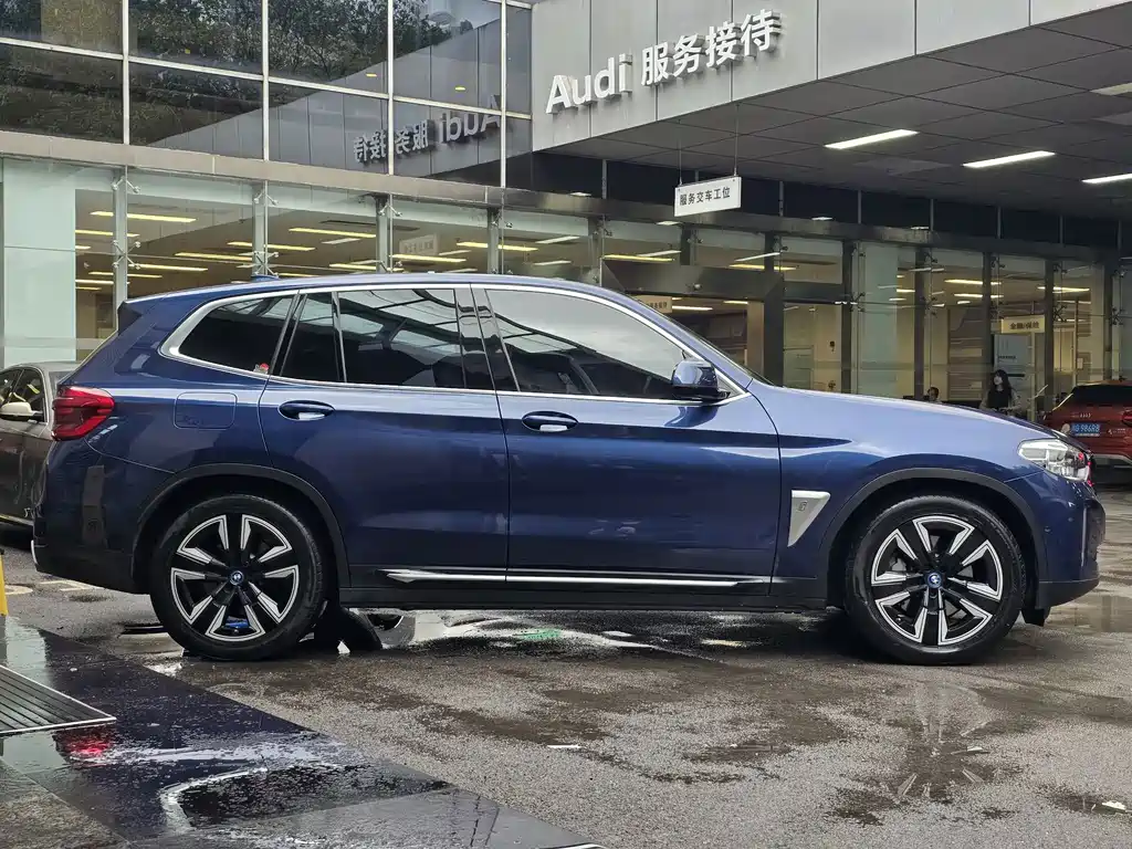BMW iX3 — миниатюра 4