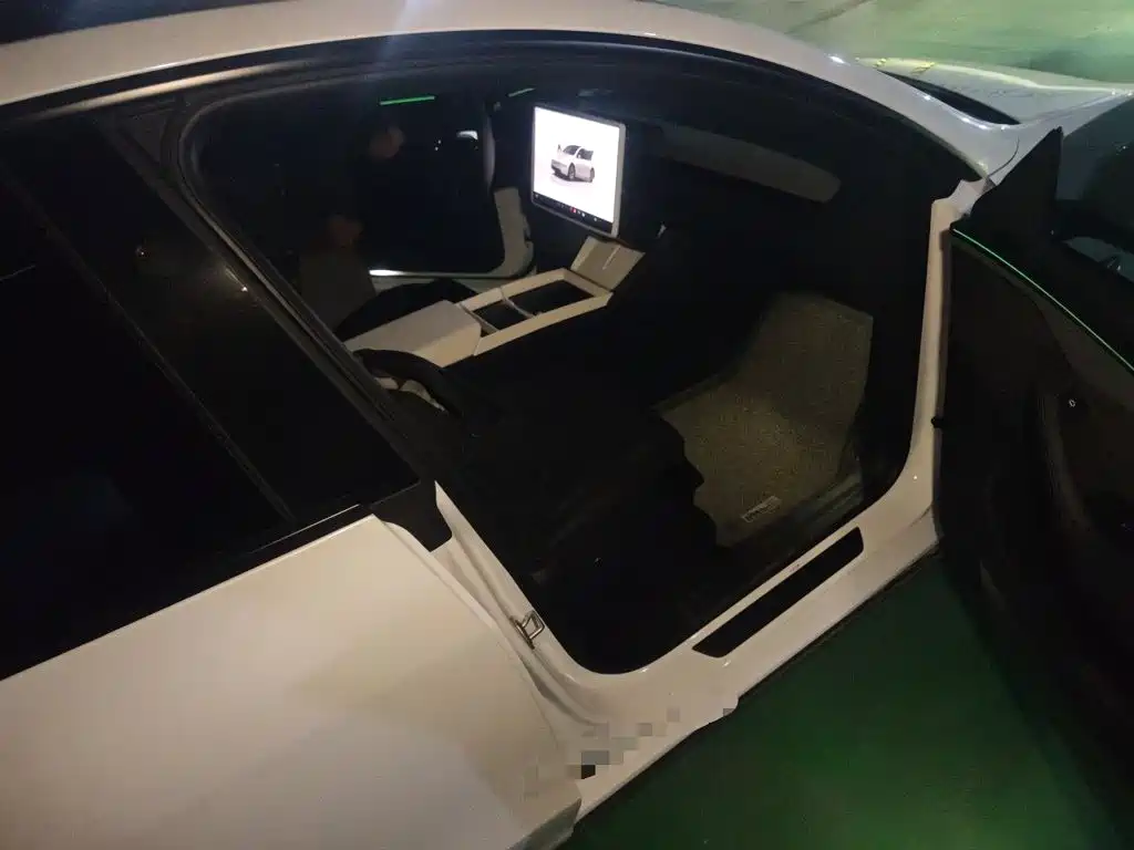 Tesla Model Y L — миниатюра 19