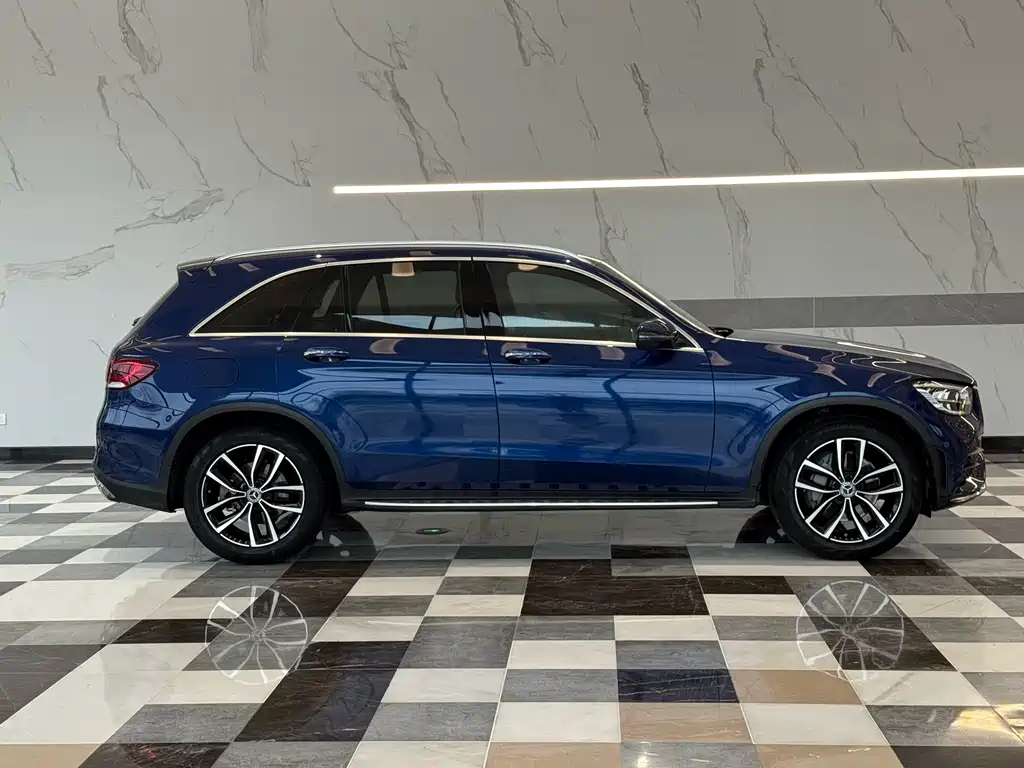 MERCEDES-BENZ GLC