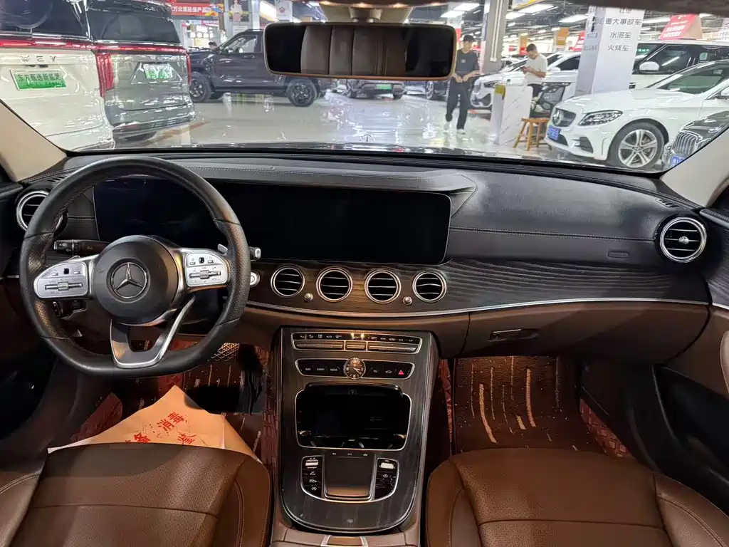 Mercedes-Benz E-Class — миниатюра 6