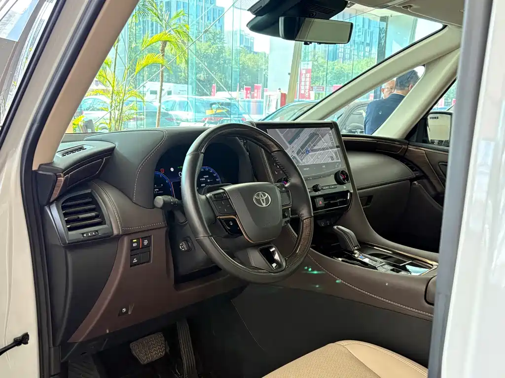 Toyota Alphard — миниатюра 6