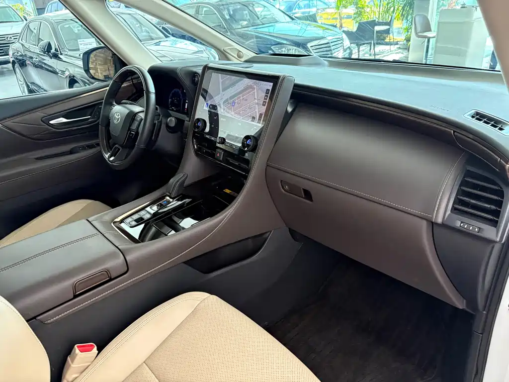 Toyota Alphard — миниатюра 20