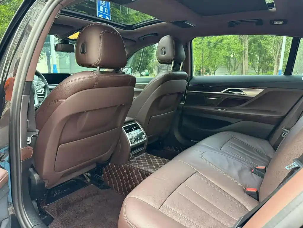 BMW 7 Series 7 2018 730Li Lead