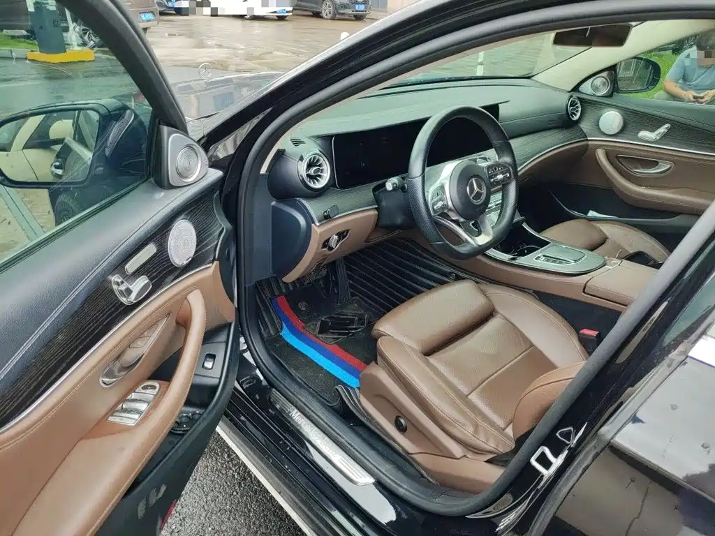 Mercedes-Benz E-Class — миниатюра 14