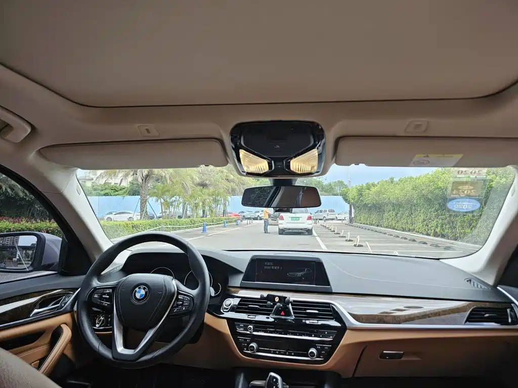 BMW 5 Series — миниатюра 9