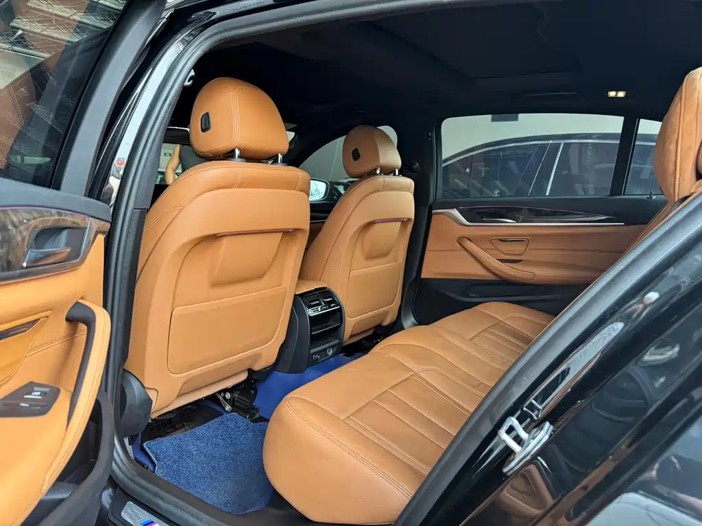 BMW 5 Series — миниатюра 7