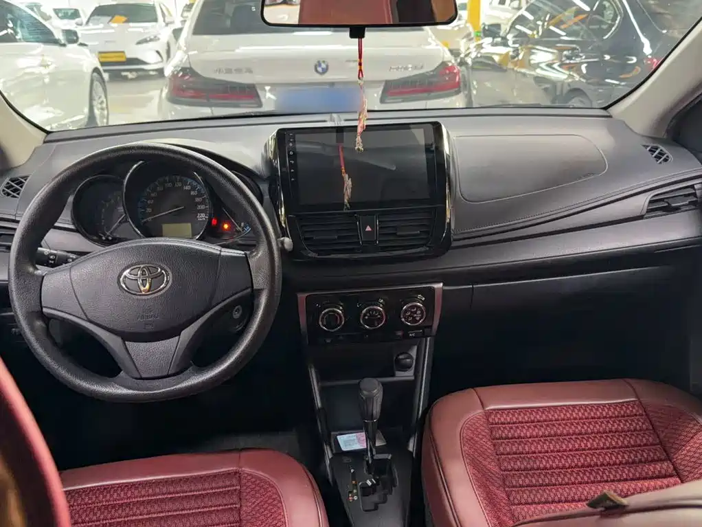 Toyota Yaris L — миниатюра 10
