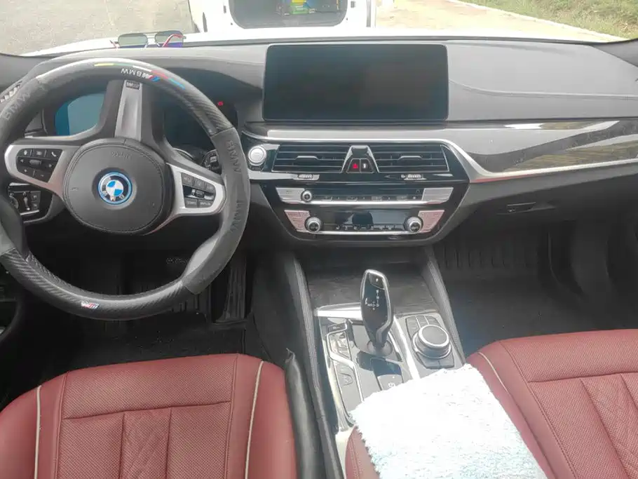 BMW 5 Series New Energy — миниатюра 12