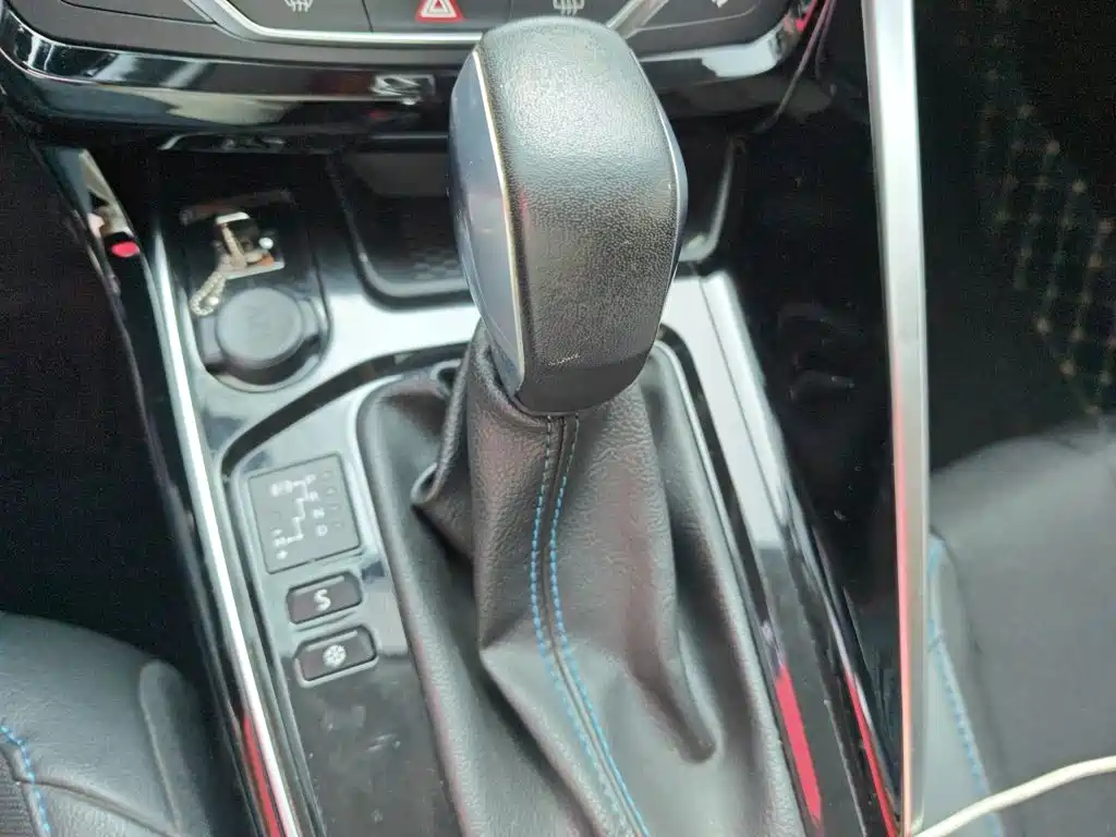 Peugeot 308 — миниатюра 10