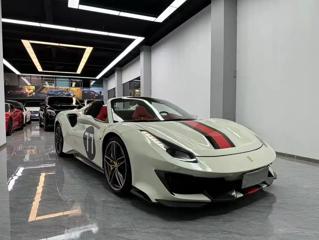 FERRARI 488