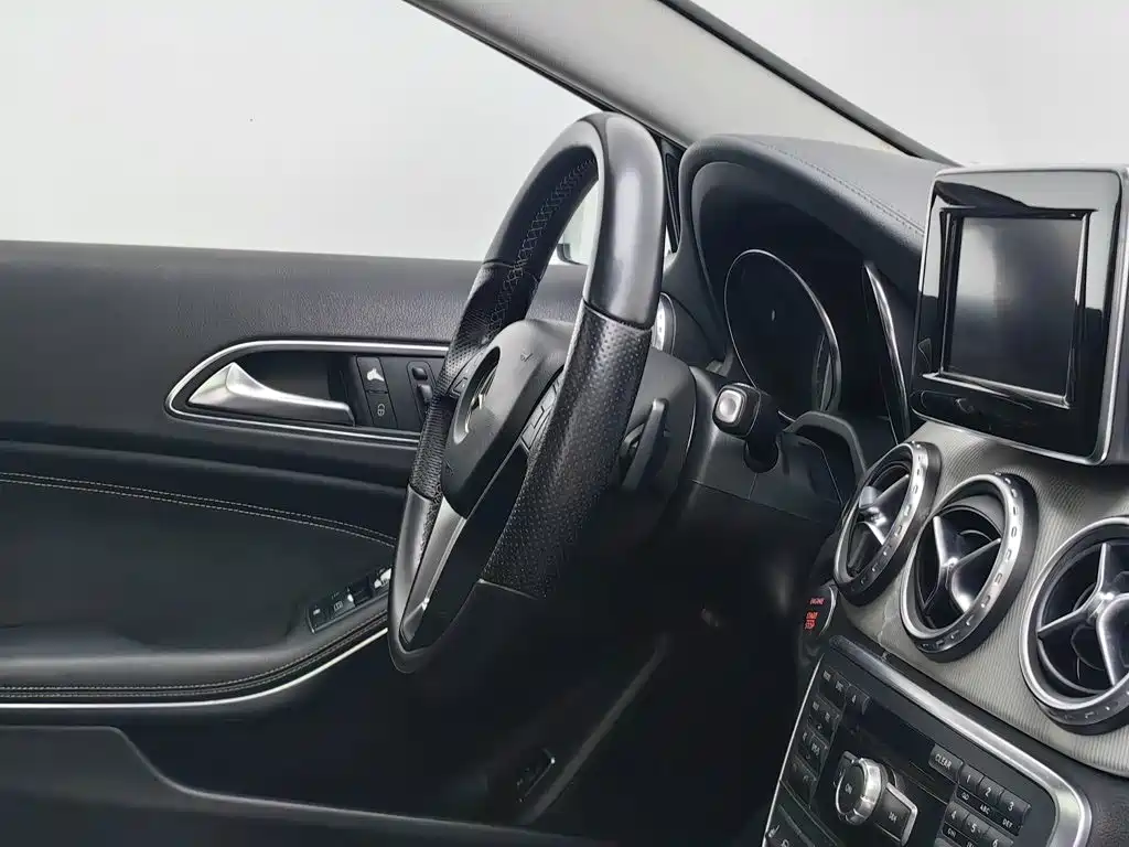 Mercedes-Benz GLA — миниатюра 22