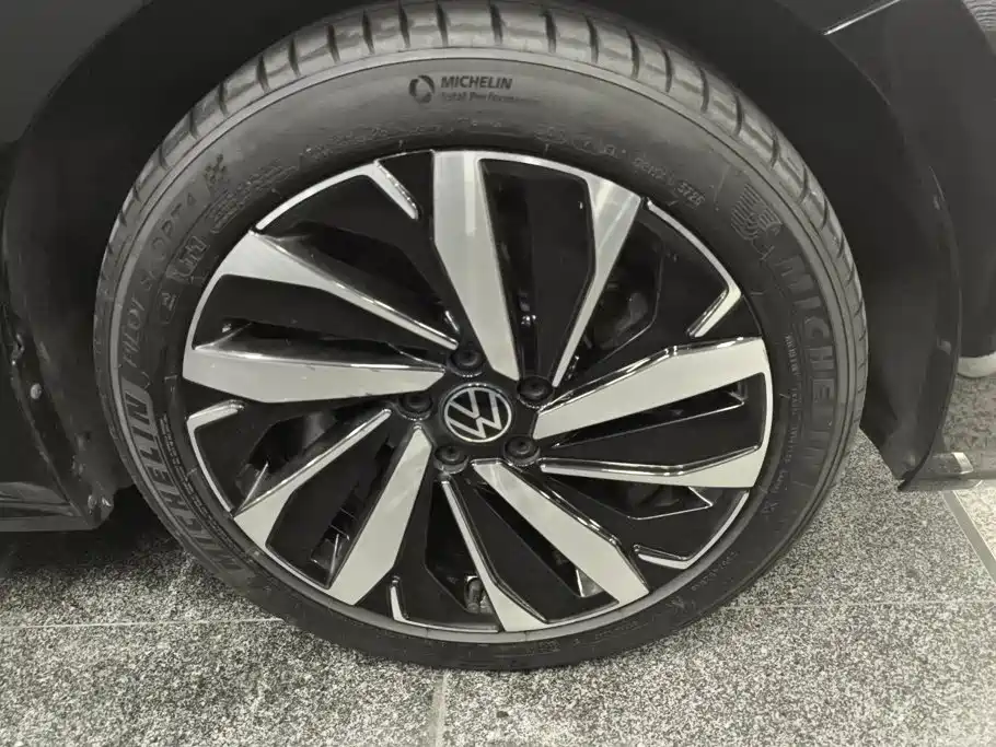 Volkswagen Passat 2022 330TSI Elite