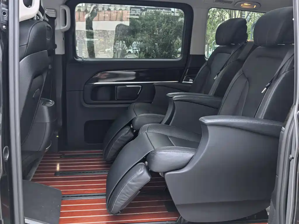 Mercedes-Benz V-Class — миниатюра 17