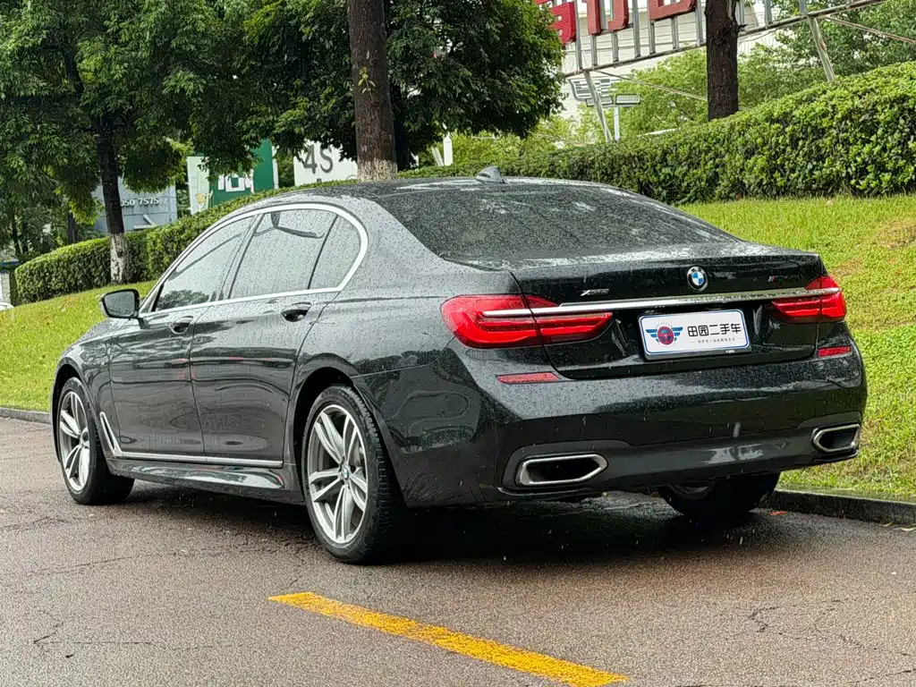 BMW 7 Series — миниатюра 4