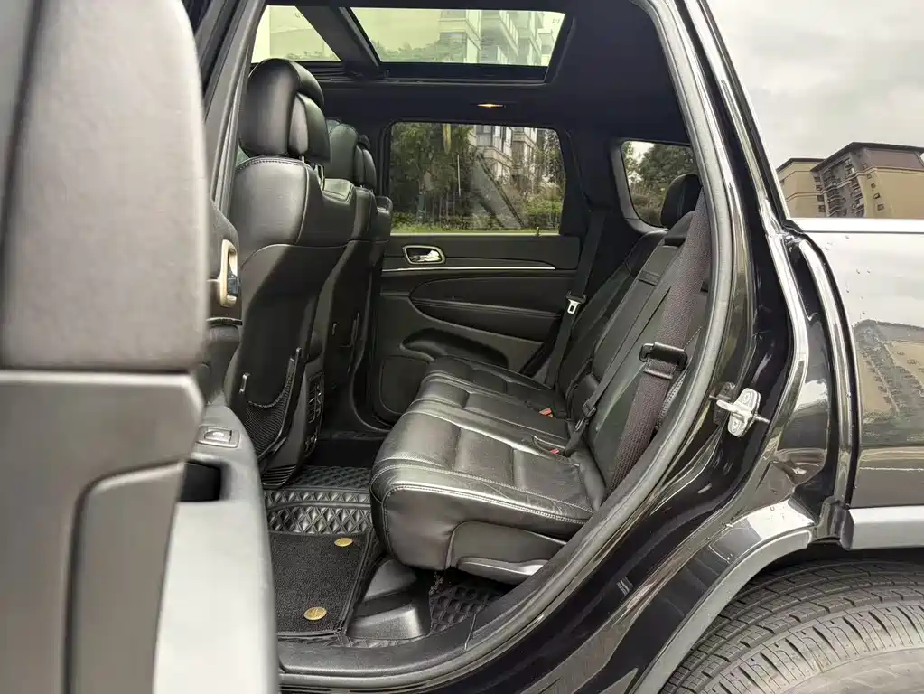 Jeep Grand Cherokee (Import) — миниатюра 11