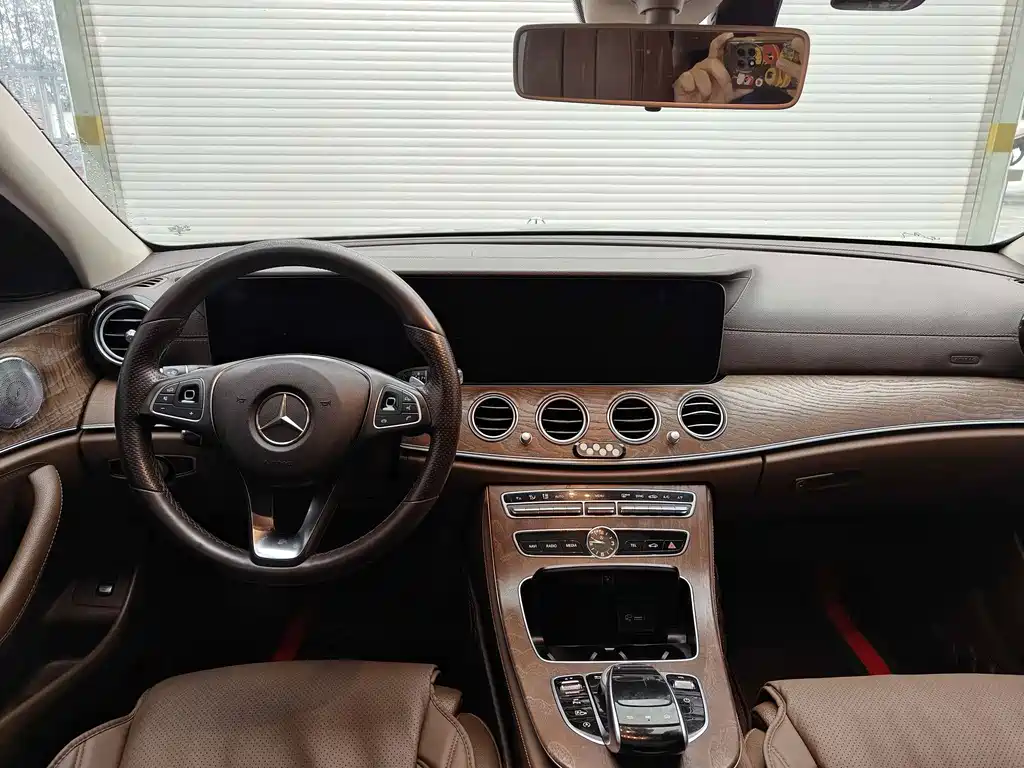 Mercedes-Benz E-Class — миниатюра 12