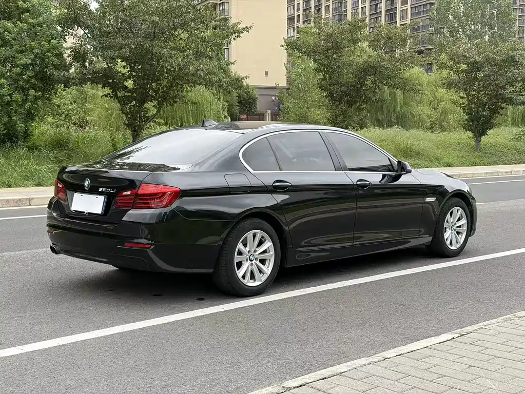 BMW 5 Series — миниатюра 4