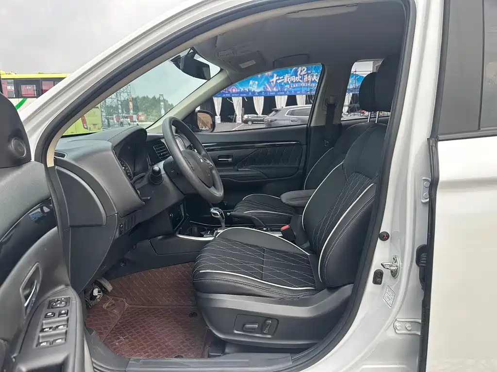 Mitsubishi Outlander — миниатюра 4
