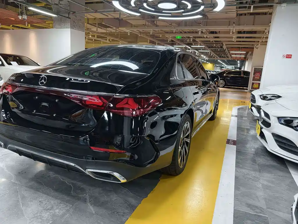 Mercedes-Benz E-Class — миниатюра 17
