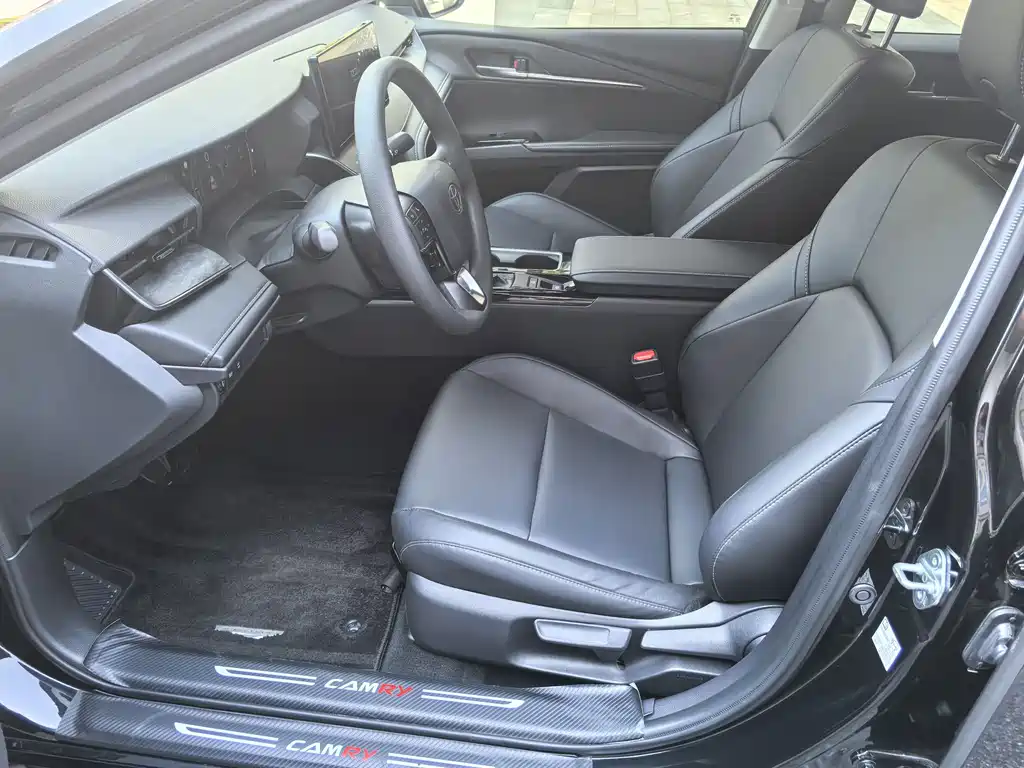 Toyota Camry — миниатюра 20