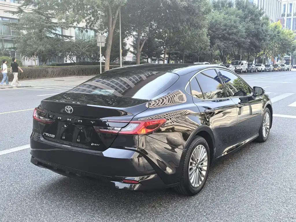 Toyota Camry — миниатюра 5