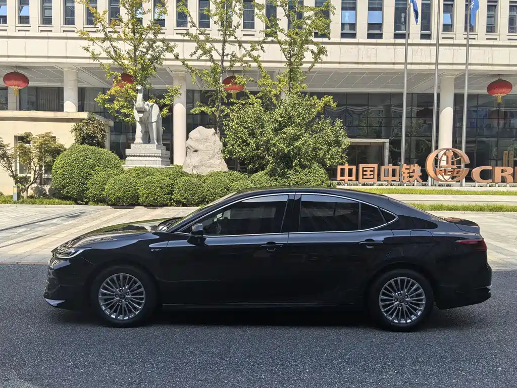 Toyota Camry — миниатюра 2