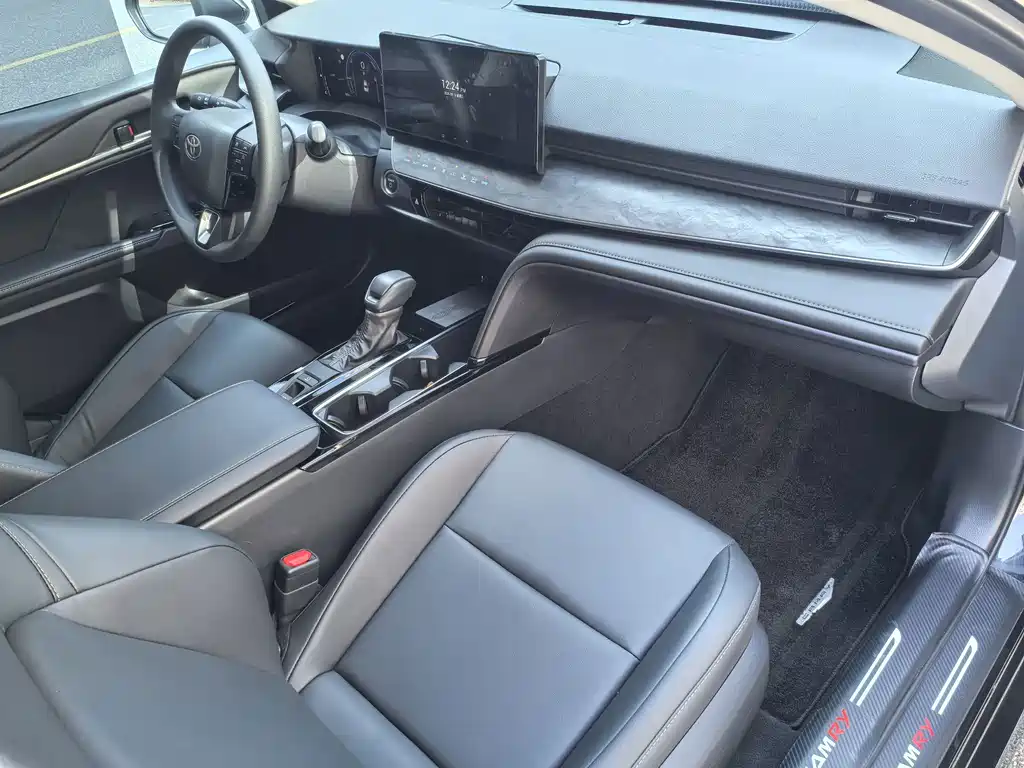 Toyota Camry — миниатюра 9
