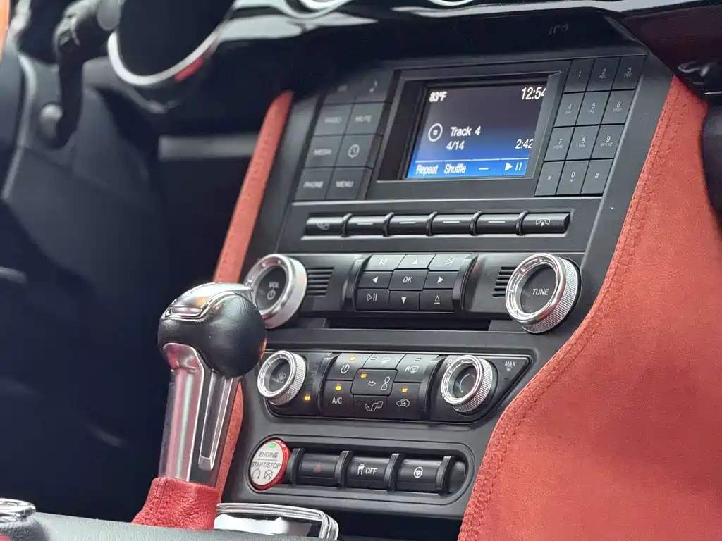 Ford Mustang — миниатюра 7
